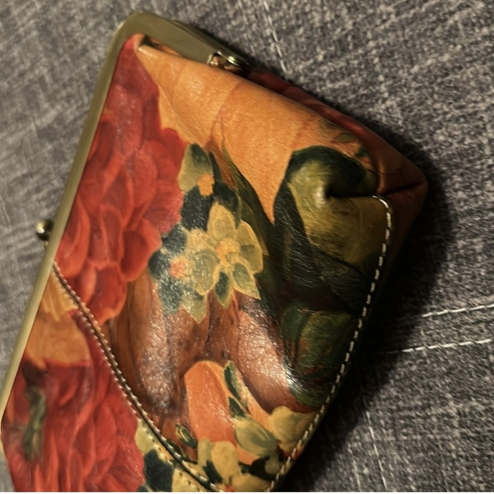 Patricia Nash Floral Leather Kisslock Medium Clutch in Red and Green EUC - Picture 8 of 8